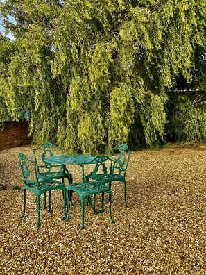 Cottage, 2 Queen Beds | Outdoor dining