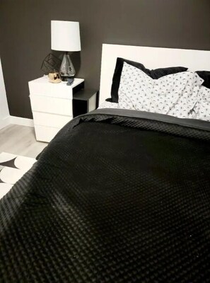 1 habitación, tabla de planchar con plancha, wifi gratis y ropa de cama 