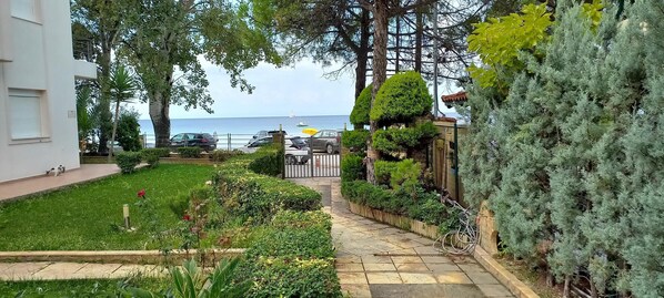 Property grounds - Bay Beach Maisonette (Sithonia)