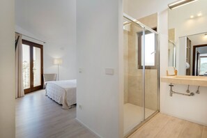 3 habitaciones, tabla de planchar con plancha y wifi gratis 