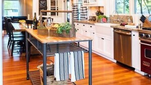 A spacious kitchen with high ceilings, pendant lighting, and a central island. - Red House Paso- Modern Farmhouse Downtown (Paso Robles)