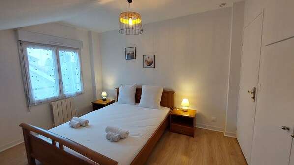 2 bedrooms, iron/ironing board, free WiFi, bed sheets - Appartement Douillet à 35 mn de Paris (Sainte-Geneviève-des-Bois)