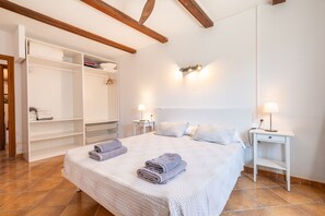 4 chambres, fer et planche à repasser, accès au Wi-Fi (inclus)