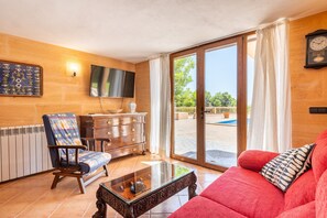 TV, fireplace - Finca Sa Estepa (Portocolom)