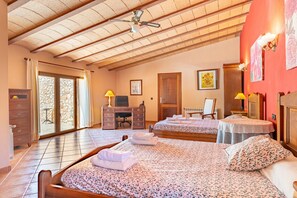 5 bedrooms, iron/ironing board, free WiFi, bed sheets - Finca Sa Estepa (Portocolom)