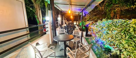 Tempat makan luar