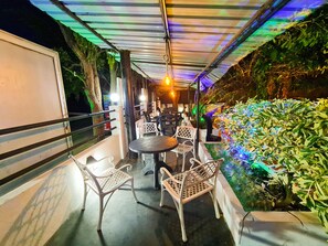 Outdoor dining - Hambantota Beach Hotel (Hambantota)