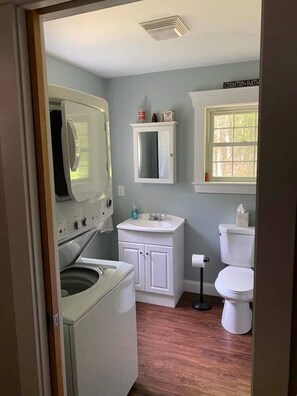 Shower, hair dryer, towels, soap - Relaxing cabin in the mountains...Snowmobile, ATV, Fish, Hike, Relax (Andover)