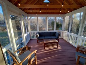 Smart TV, table tennis, books, music library