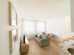 Living area - Vibrant Porto Apartments-Bonfim  (Porto)