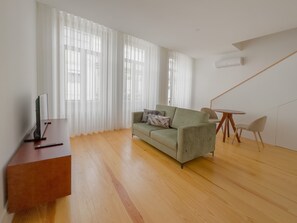 Living area - Vibrant Porto Apartments-Bonfim  (Porto)