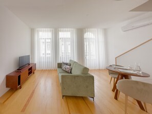 Living area - Vibrant Porto Apartments-Bonfim  (Porto)