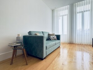 Living area - Vibrant Porto Apartments-Bonfim  (Porto)