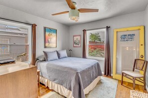 Desk, iron/ironing board, travel cot, free WiFi - Mid-Century Retreat | Private Pool+Pet Friendly (Tucson)