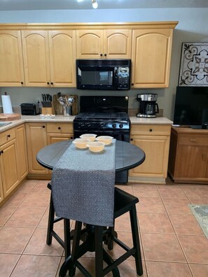 Fridge, microwave, oven, stovetop - Stylish North Park Bungalow|Patio+Private Parking (San Diego)