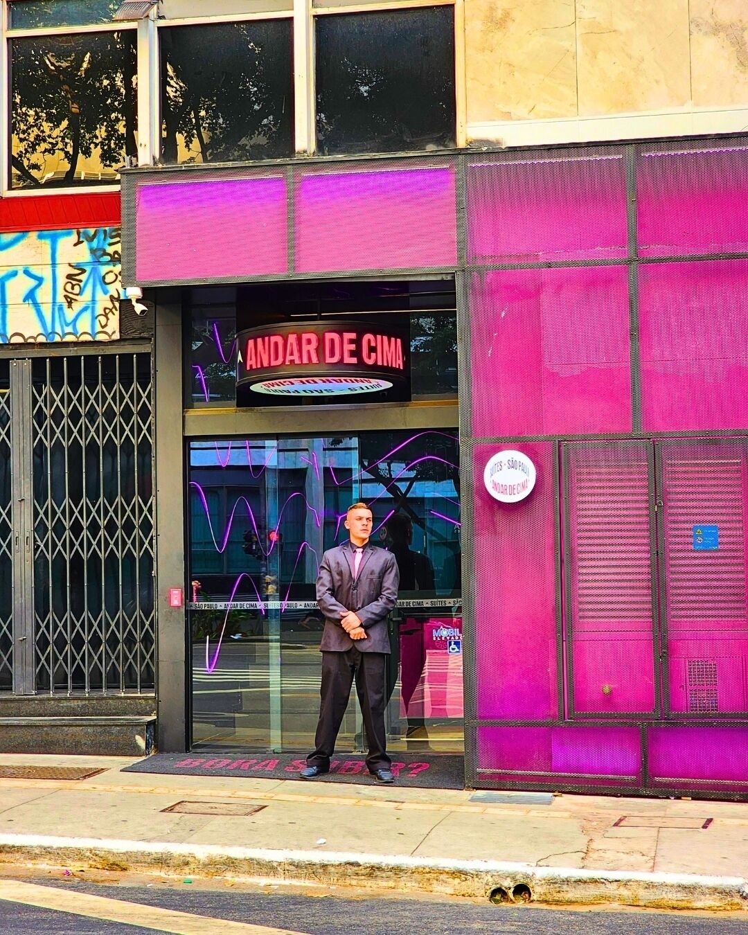 Vista frontal de la propiedad