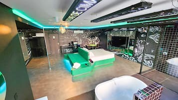 Premium Room | 1 bedroom, premium bedding, pillowtop beds, minibar