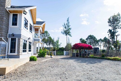 Nanyuki Likizo Castle /5 bedroom/All ensuit / Mt
Kenya/Olpejeta/Camping/Hiking