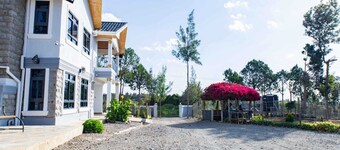 Nanyuki Likizo Castle /5 bedroom/All ensuit / Mt
Kenya/Olpejeta/Camping/Hiking