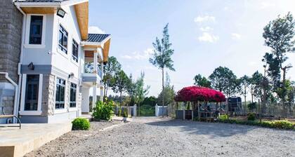 Nanyuki Likizo Castle /5 bedroom/All ensuit / Mt
Kenya/Olpejeta/Camping/Hiking