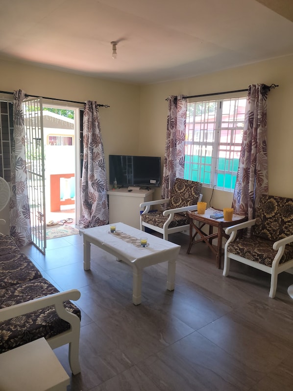 Living area - 2 bed 1Bath (Bridgetown)