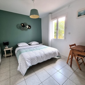 4 bedrooms, in-room safe, iron/ironing board, travel cot - Belvédère du Midi vue des Côteaux et Pyrénées, Canal du Midi (Ayguesvives)