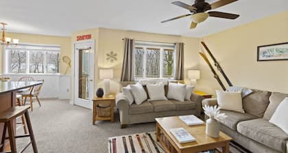 Two bedroom Condo With Mountain View And Fireplace