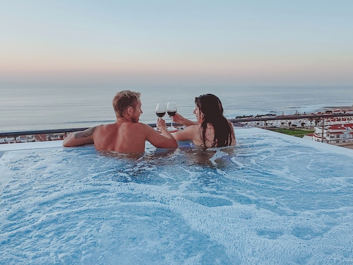 Maybe the best view in Portugal/Jacuzzi/Gym/Game room/AC/600m walk to town