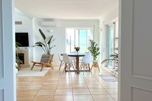 Dining - Maybe the best view in Portugal/Jacuzzi/Gym/Game room/AC/600m walk to town (Ericeira)