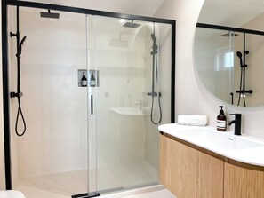 Whirlpool, Haartrockner, Bidet, Handtücher