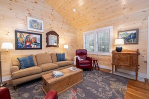 TV - Mountain Rest Cottage Ivy Suite (Mountain Rest)