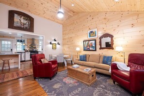 TV - Mountain Rest Cottage Ivy Suite (Mountain Rest)