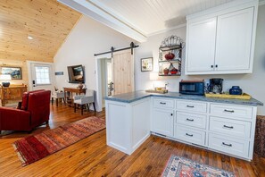 Interior - Mountain Rest Cottage Ivy Suite (Mountain Rest)