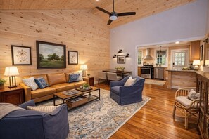 Smart TV - Mtn. Rest Cottage Laurel Suite (Mountain Rest)