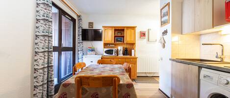 Fridge, microwave, coffee/tea maker, toaster