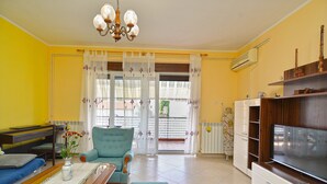 A living room with a sofa, a chair, a coffee table, a TV, and a fireplace. - Apartment 2265/75351 (Istria - Pula), 500m from the beach (Pula)