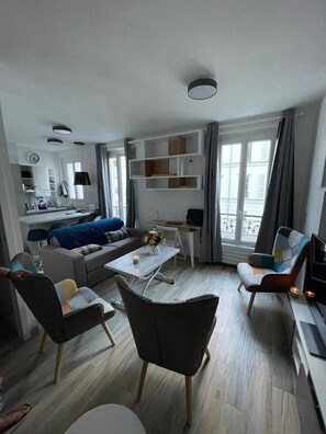 Living area - Studio Paris 18 eme Arrondissement (Paris)