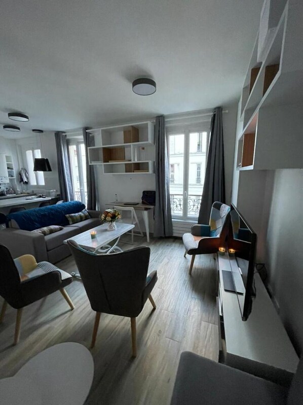 Living area - Studio Paris 18 eme Arrondissement (Paris)