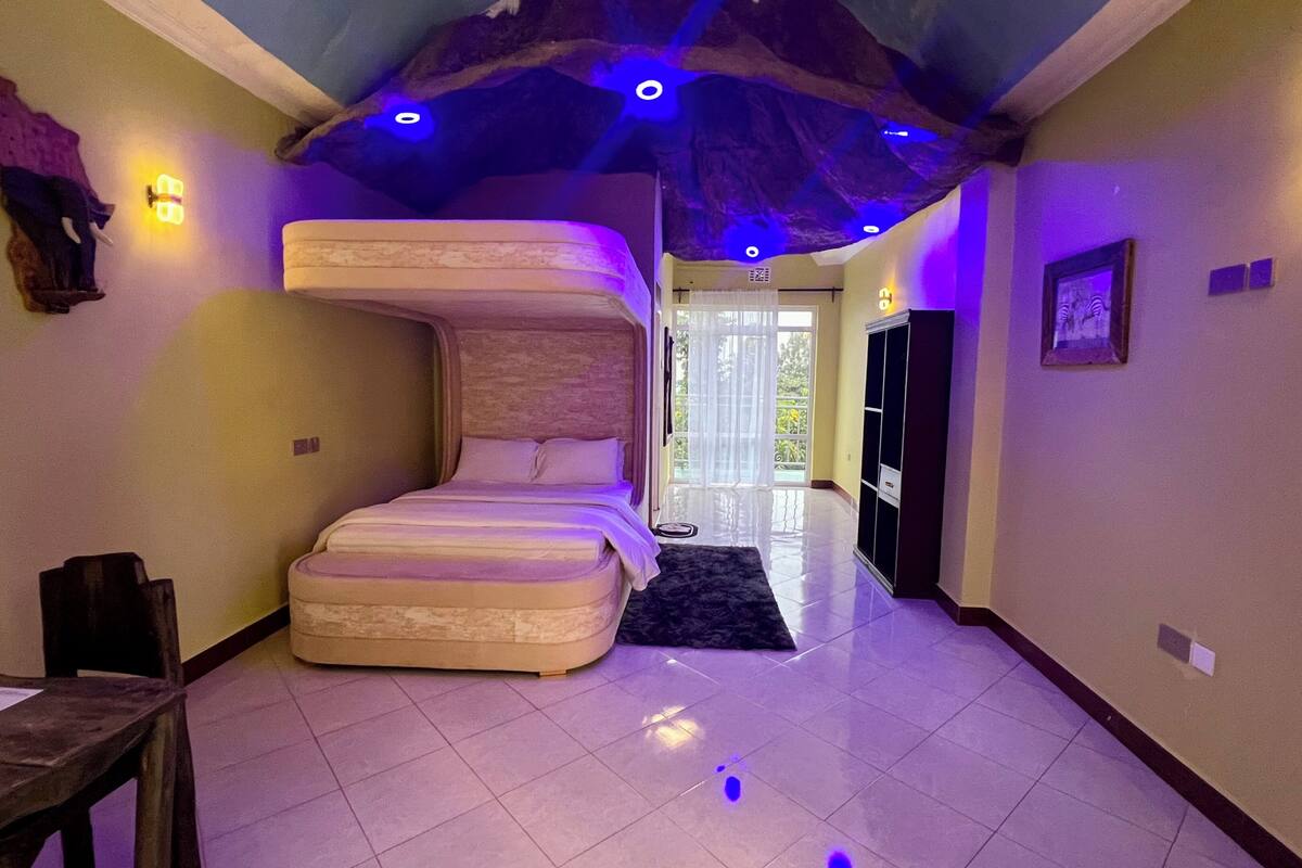 Executive-Doppelzimmer | Hochwertige Bettwaren, Betten mit Memory-Foam-Matratzen, Schreibtisch