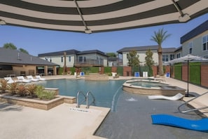 Pool - FIFA Vibrant 1BR Home near TheHeights Gym+BQQ+Pool (Houston)