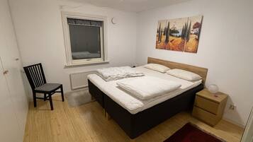 2 bedrooms, iron/ironing board, free WiFi