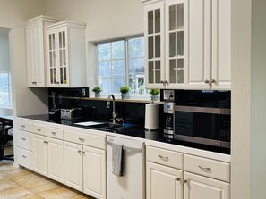 Fridge, microwave, oven, stovetop - Loan Star Spacious Serenity in the Heart of Austin (Austin)