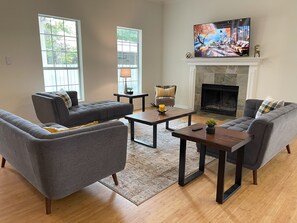 Smart TV, chimenea y futbolito 