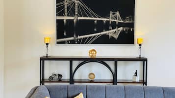 TV connectée, cheminée, baby-foot