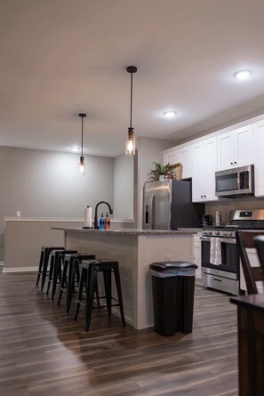 Private kitchen - Spacious 3 bedroom condo with King Master Suite in Sycamore (Sycamore)