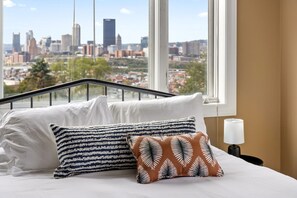 4 عدّة غرف نوم ومكتب وواي فاي وملاءات أسرّة