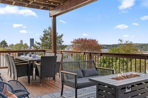 屋外ダイニングエリア