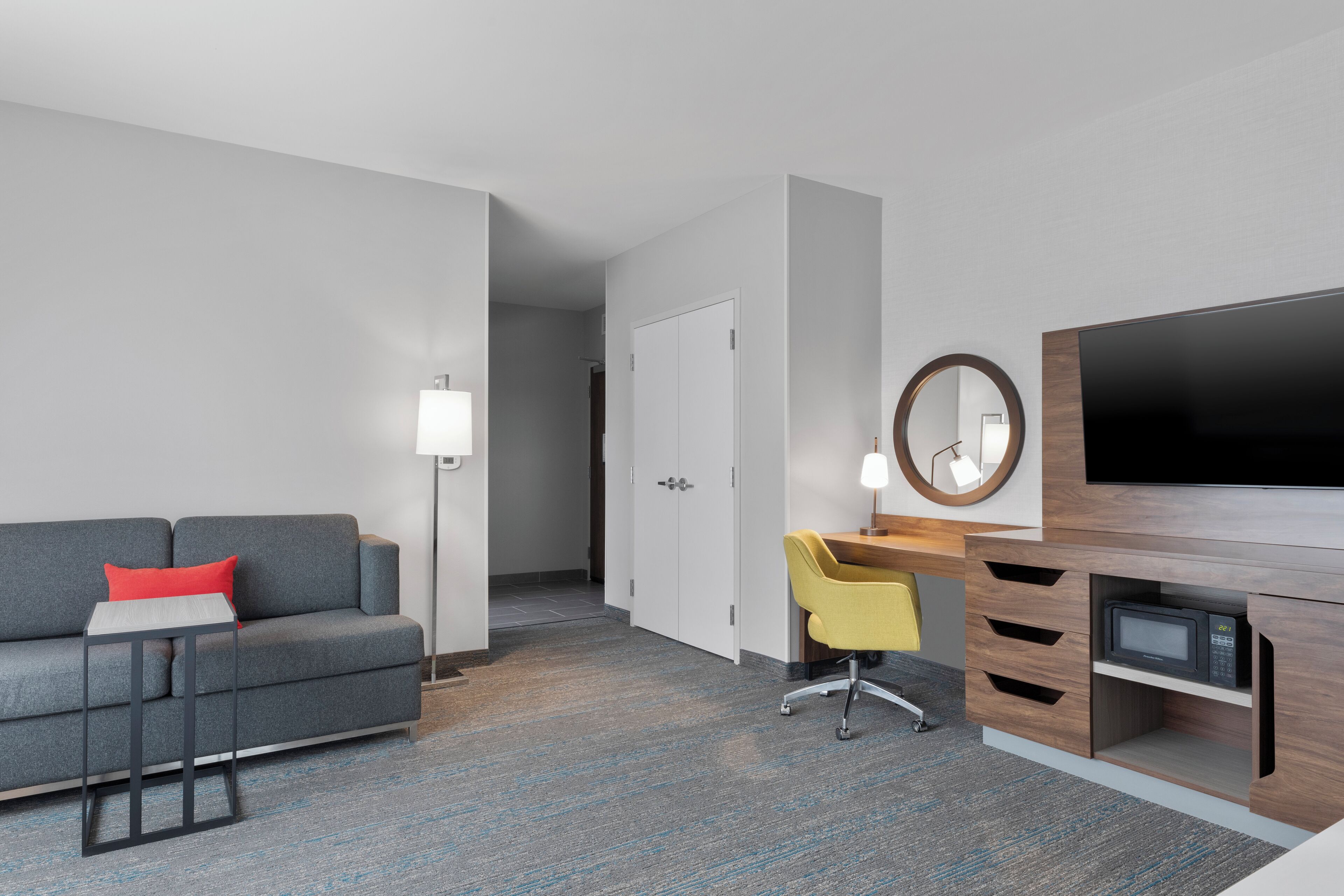 套房, 1 间卧室 (End) | 起居区 | 42-英寸LED 电视（配备有线频道）