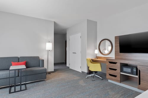 Suite, 1 Bedroom (End) | Living area | 42-inch LED TV with cable channels