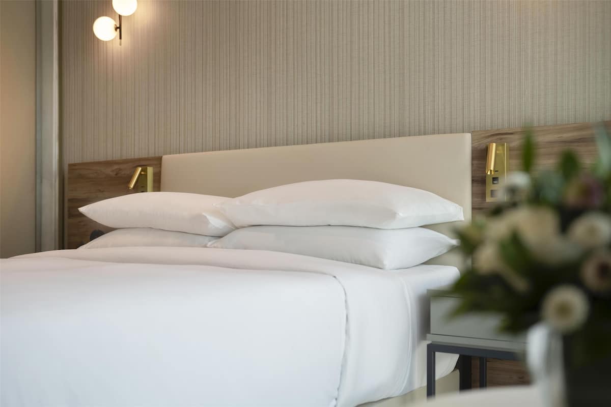 Standard Room, 1 Queen Bed | Premium bedding, down duvets, memory-foam beds, minibar